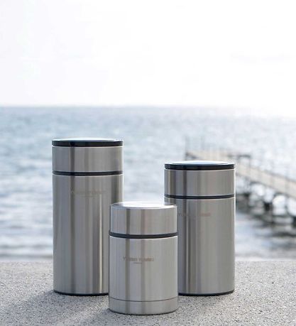 Yummii Yummii Termomatlåda m. Sked - 800 ml - Rostfritt Stål Yummii Yummii Termomatlåda m. Sked - 800 ml - Rostfritt Stål