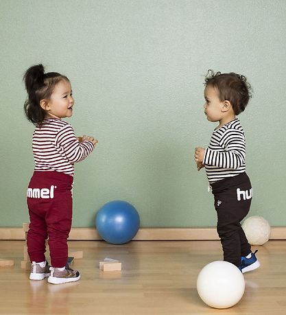 Hummel Long Sleeve Top - HMLRumle - White/Bordeaux Striped Hummel Long Sleeve Top - HMLRumle - White/Bordeaux Striped