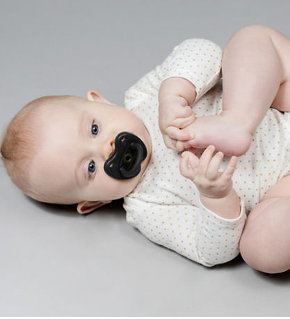 Hevea Dummy - 3-36 Mths. - Natural Rubber - Black w. Star/Måne Hevea Dummy - 3-36 Mths. - Natural Rubber - Black w. Star/Måne