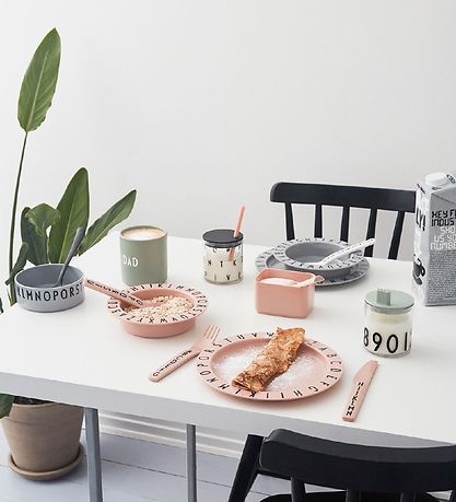 Design Letters Bowl - Tritan - 15.5 cm - Eat & Learn - Powder ro Design Letters Bowl - Tritan - 15.5 cm - Eat & Learn - Powder ro