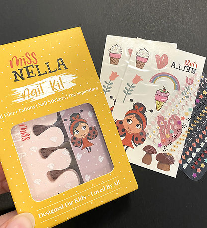 Miss NellaBoîte de Manucure  Miss NellaBoîte de Manucure
