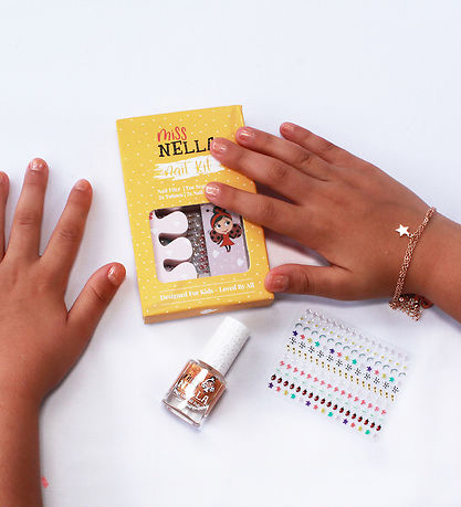 Miss NellaBoîte de Manucure  Miss NellaBoîte de Manucure