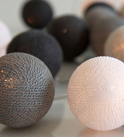 Iris Lights Light Chain - 290 cm - 20 Lights - Graphic Grey Iris Lights Light Chain - 290 cm - 20 Lights - Graphic Grey