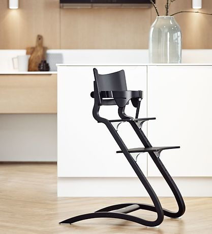 Leander Classic+ Highchair - 55x56x83 cm - Black Leander Classic+ Highchair - 55x56x83 cm - Black