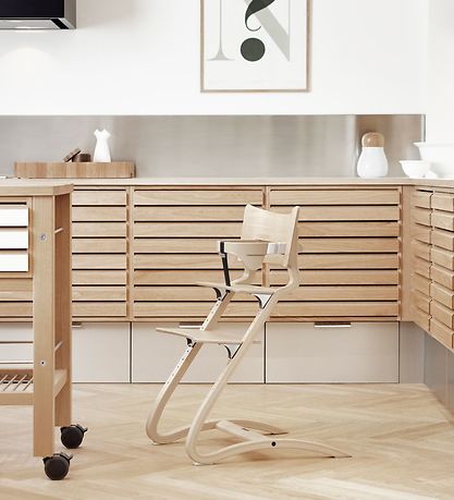 Leander Classic+ Highchair - 55x56x83 cm - Natural Leander Classic+ Highchair - 55x56x83 cm - Natural