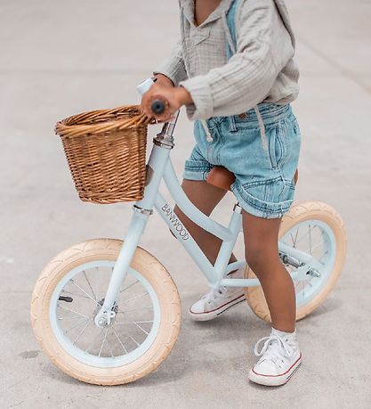 Banwood Balance Bike - First Go! - Sky