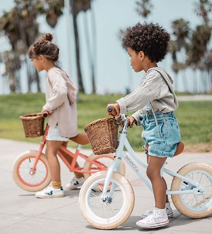 Banwood Balance Bike - First Go! - Sky