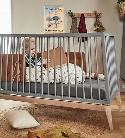 Leander Luna Babybett - 120x60 - Grau/Eiche Leander Luna Babybett - 120x60 - Grau/Eiche