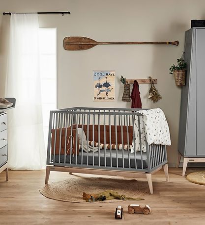Leander Luna Babybett - 120x60 - Grau/Eiche Leander Luna Babybett - 120x60 - Grau/Eiche