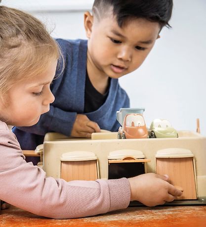 Dantoy BIO Plastic - Garage w. 3 Cars Dantoy BIO Plastic - Garage w. 3 Cars