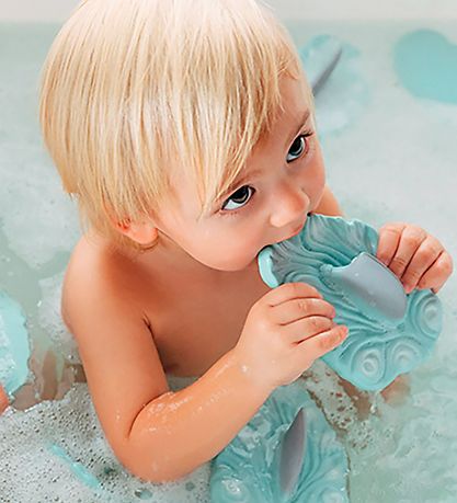 Oli & Carol Bath Toy - Natural Rubber - Haj - Blue