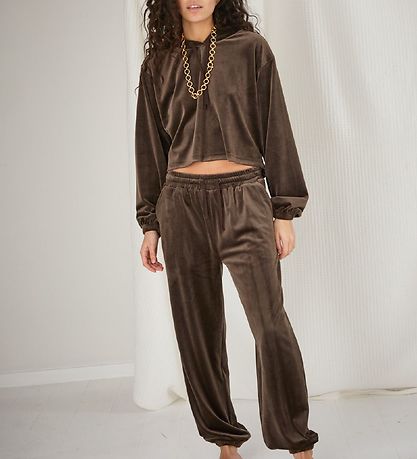 Designers Remix Hoodie - Velvet - Cropped - Frances - Mud Designers Remix Hoodie - Velvet - Cropped - Frances - Mud