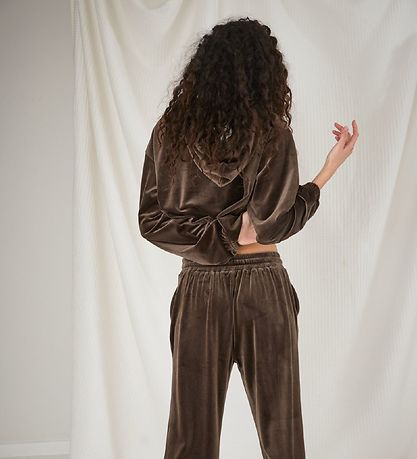 Designers Remix Hoodie - Velvet - Cropped - Frances - Mud Designers Remix Hoodie - Velvet - Cropped - Frances - Mud