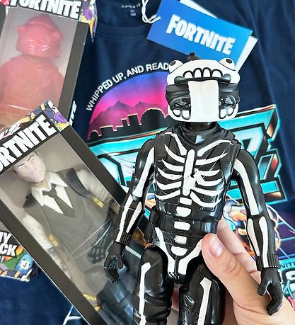 Figurine Fortnite - 30 cm - Série Victory - Bâtonnet de poisson  Figurine Fortnite - 30 cm - Série Victory - Bâtonnet de poisson