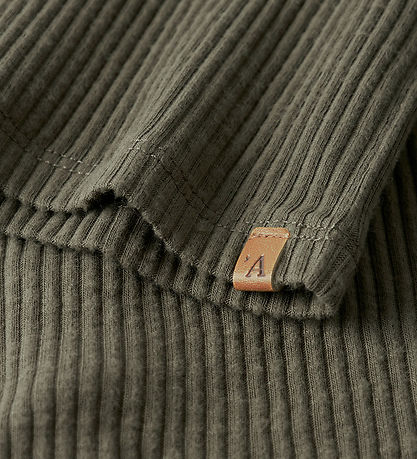 Lil' Atelier Pusero - Joustinneule - NbmRajo - Merikilpikonna Lil' Atelier Pusero - Joustinneule - NbmRajo - Merikilpikonna