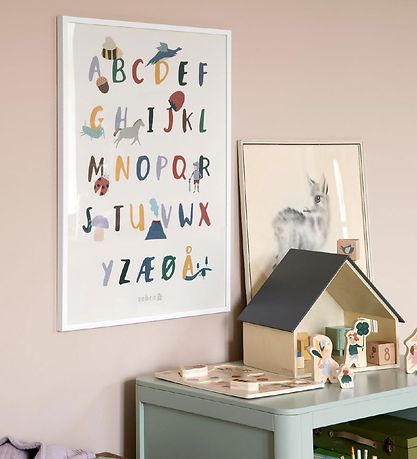 Sebra Poster - 50x70 - Alphabet A-Z (DA) - Elf/Drache Sebra Poster - 50x70 - Alphabet A-Z (DA) - Elf/Drache