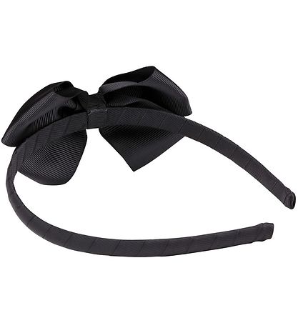 By Stær Hiuspanta - Musta M. Rusetti By Stær Hiuspanta - Musta M. Rusetti